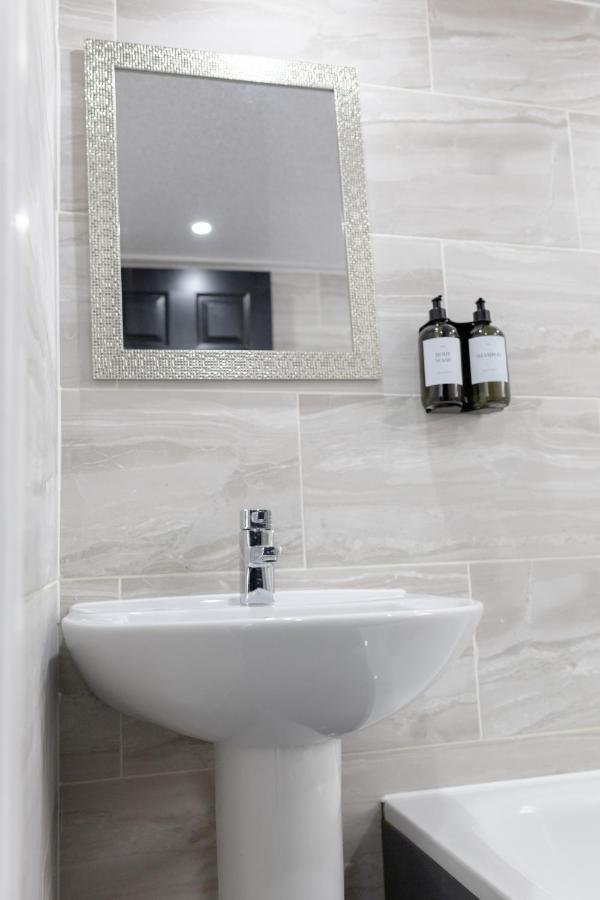 קארדיף Chic Urban 2 Bedroom Apartments מראה חיצוני תמונה